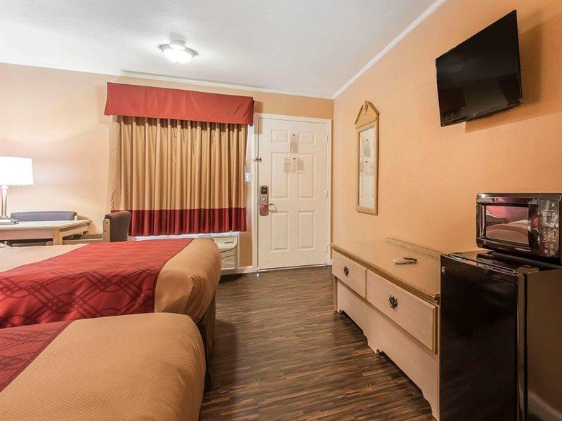 Econo Lodge Cornersville Zewnętrze zdjęcie