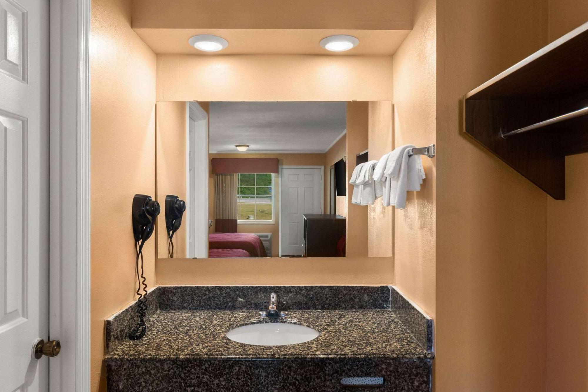 Econo Lodge Cornersville Zewnętrze zdjęcie