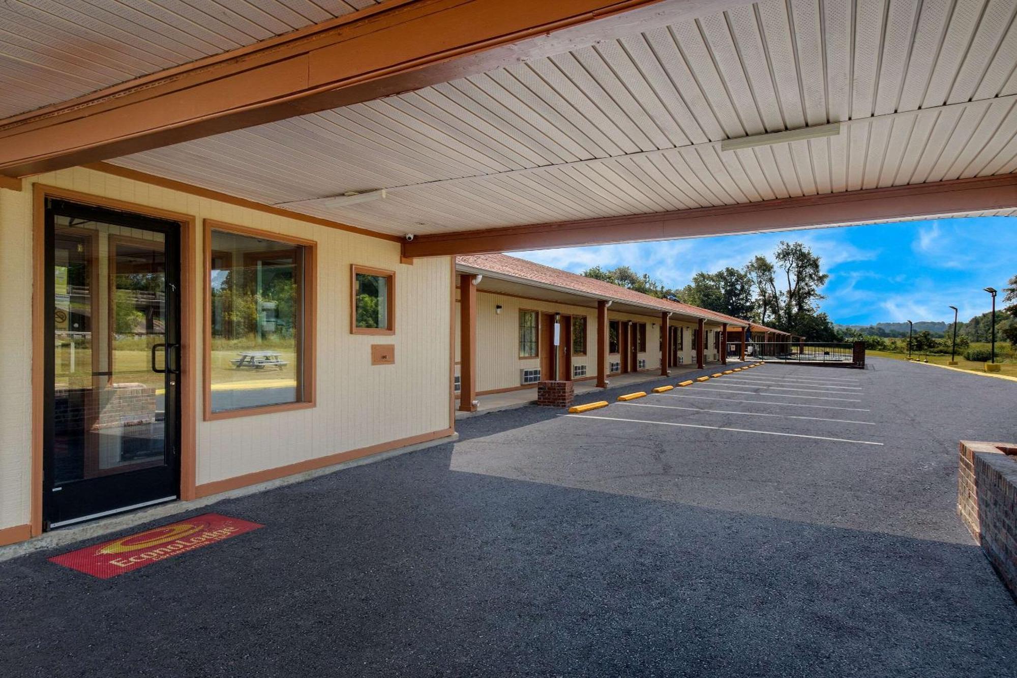 Econo Lodge Cornersville Zewnętrze zdjęcie
